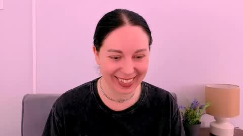 Mia online show from April 30, 2026, 2:34 pm