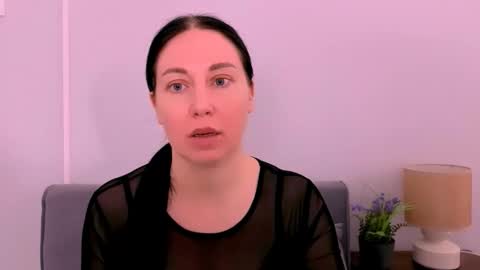 Mia online show from May 2, 2026, 3:28 pm