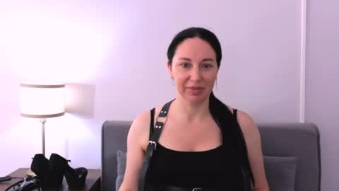 Mia online show from July 18, 2026, 6:17 am