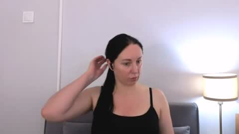 Mia online show from July 28, 2026, 11:17 am