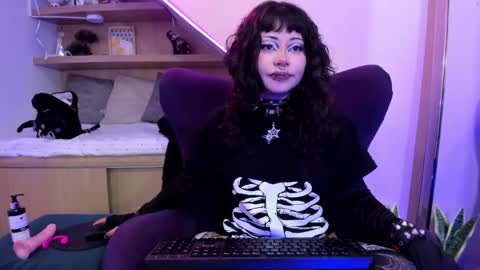 Snapshot of miaamane chatting on February 2, 2025, 12:57 pm Mia online show from February 2, 2025, 12:57 pm