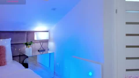 Mia online show from November 20, 2025, 9:03 pm