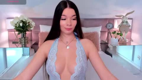 Mia online show from April 28, 2026, 7:30 pm