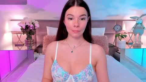 Snapshot of miaamuse chatting on May 15, 2026, 7:21 pm Mia online show from May 15, 2026, 7:21 pm