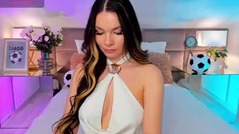 Snapshot of miaamuse chatting on June 15, 2026, 7:05 pm Mia online show from June 15, 2026, 7:05 pm