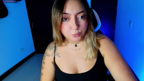 Snapshot of miaawild chatting on December 4, 2025, 12:14 pm Andrea online show from December 4, 2025, 12:14 pm