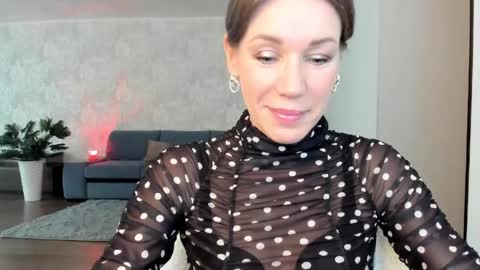 Mia online show from April 30, 2026, 5:25 am