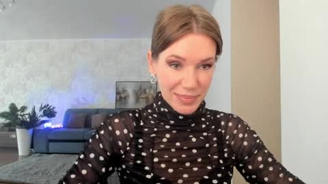 Snapshot of miababy14 chatting on May 28, 2026, 4:21 am Mia online show from May 28, 2026, 4:21 am