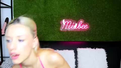 MiaBeeX online show from July 23, 2026, 3:54 pm
