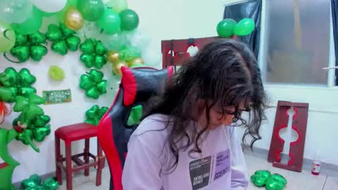 Mia and Max online show from March 17, 2026, 11:57 am