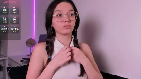 Snapshot of miabellee_ chatting on May 6, 2026, 11:54 pm mia online show from May 6, 2026, 11:54 pm