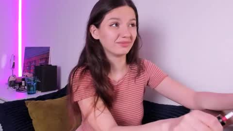 Snapshot of miabellee_ chatting on June 5, 2026, 12:39 am mia online show from June 5, 2026, 12:39 am