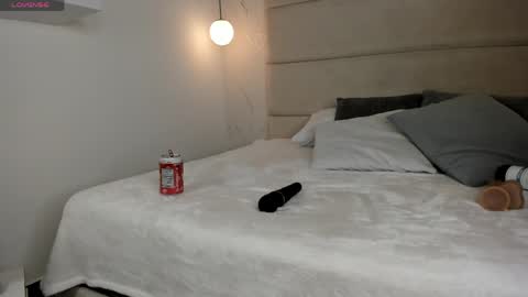 Mia online show from April 3, 2026, 7:06 am