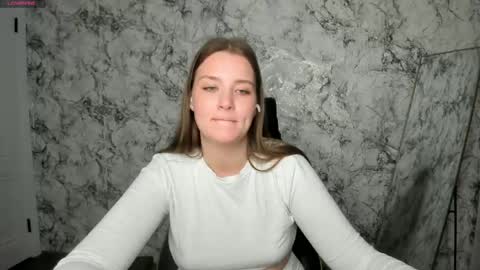 Mia online show from May 15, 2026, 8:27 pm