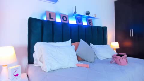 Snapshot of miabrunette23 chatting on January 21, 2025, 2:22 am MIA online show from January 21, 2025, 2:22 am