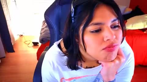 Mia online show from January 8, 2025, 6:31 am