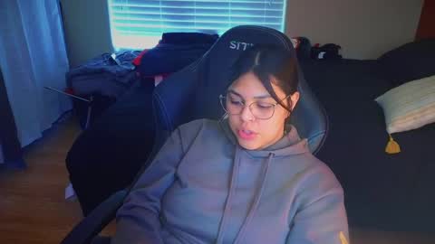 Mia online show from February 22, 2025, 11:57 pm