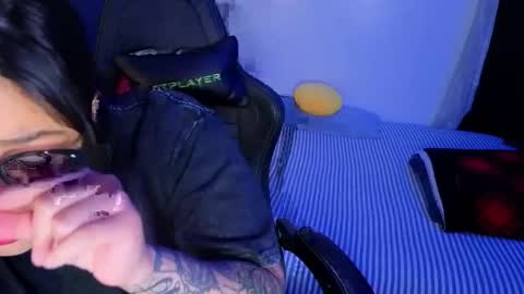 Mia online show from March 16, 2026, 11:42 pm