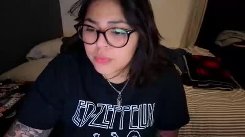 Snapshot of miacanela_xo chatting on May 3, 2026, 2:50 am Mia online show from May 3, 2026, 2:50 am