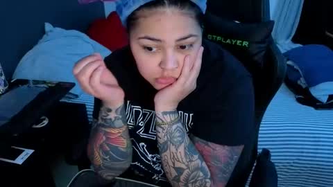Snapshot of miacanela_xo chatting on May 4, 2026, 12:17 am Mia online show from May 4, 2026, 12:17 am