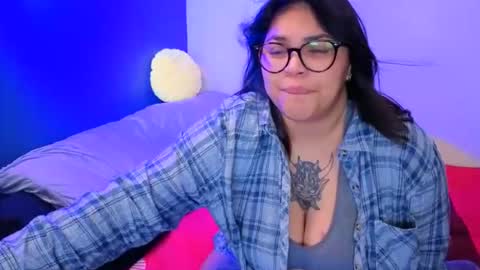 Snapshot of miacanela_xo chatting on May 25, 2026, 2:28 am Mia online show from May 25, 2026, 2:28 am