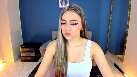 Snapshot of miacarperrlux chatting on January 24, 2025, 8:22 pm MiaCarper online show from January 24, 2025, 8:22 pm