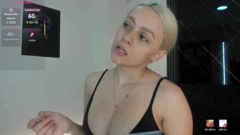 MiaCarper online show from February 11, 2026, 8:47 pm