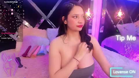 Mia online show from December 5, 2025, 2:53 am