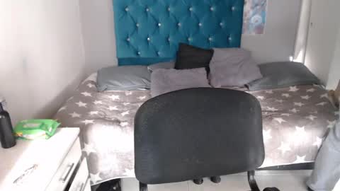 miacumgirl online show from April 22, 2026, 12:18 pm