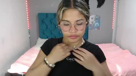 Snapshot of miacumgirl chatting on June 9, 2026, 12:17 pm miacumgirl online show from June 9, 2026, 12:17 pm