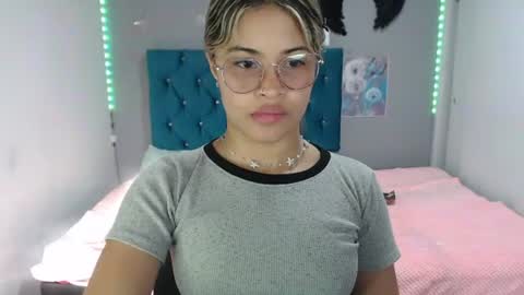 Snapshot of miacumgirl chatting on June 11, 2026, 12:14 pm miacumgirl online show from June 11, 2026, 12:14 pm