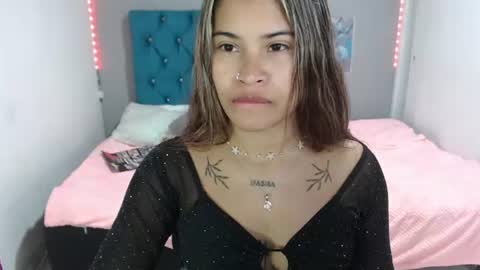 Snapshot of miacumgirl chatting on June 17, 2026, 12:18 pm miacumgirl online show from June 17, 2026, 12:18 pm