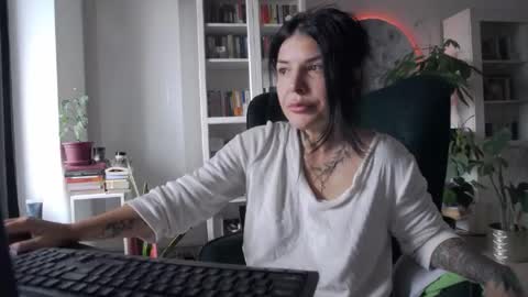 miacute4u online show from October 4, 2025, 9:51 am