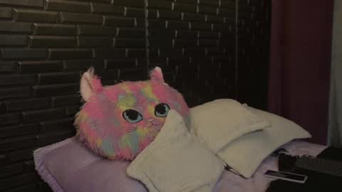 Mia online show from January 23, 2025, 6:49 am