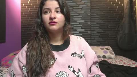 Mia online show from November 4, 2025, 4:00 am