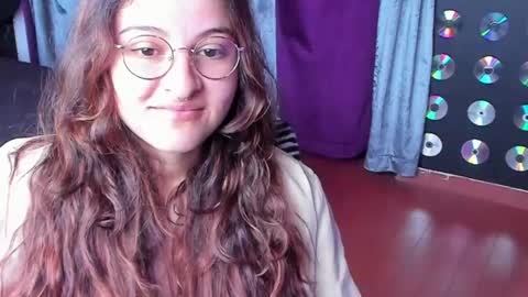 Snapshot of miadimota chatting on May 18, 2026, 4:24 pm Mia online show from May 18, 2026, 4:24 pm