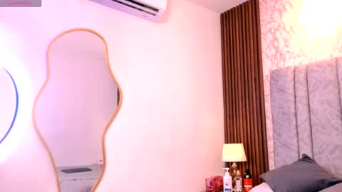 miagomezx online show from May 1, 2026, 7:51 pm