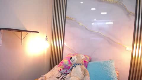 miah_princess online show from October 21, 2025, 7:14 pm