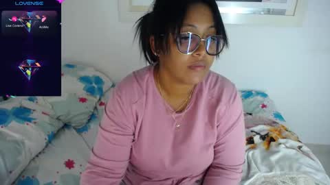 miajoseph_ online show from February 21, 2025, 4:51 am