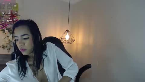 Mia online show from March 30, 2026, 12:06 pm