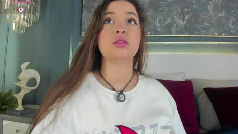Mia  online show from June 8, 2026, 3:40 am
