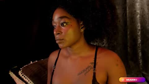 Snapshot of miaknox chatting on February 3, 2026, 12:20 am Mia online show from February 3, 2026, 12:20 am