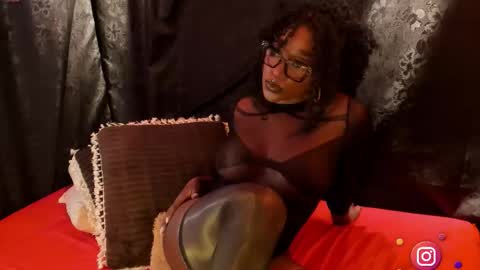 Snapshot of miaknox chatting on February 17, 2026, 12:29 am Mia online show from February 17, 2026, 12:29 am