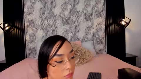 Mia Larouse online show from February 10, 2026, 7:40 pm