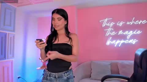 Call me Mia  online show from October 18, 2025, 7:03 pm