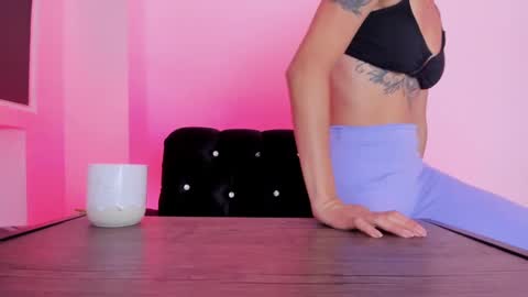 Snapshot of mialenox chatting on February 20, 2025, 4:39 am Mia Lenox online show from February 20, 2025, 4:39 am