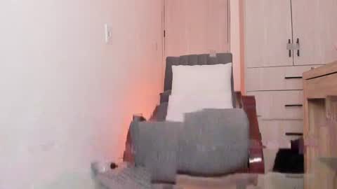 Mia Lenox online show from April 24, 2026, 8:33 pm