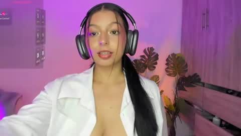 Mia Fernandez online show from July 30, 2026, 12:53 am