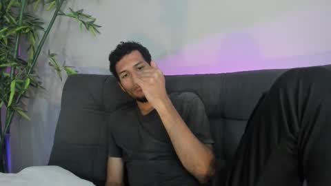 Mia online show from October 26, 2025, 8:04 pm