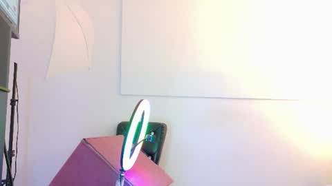 Snapshot of miamackleyn_ chatting on July 7, 2026, 12:09 pm MIA online show from July 7, 2026, 12:09 pm